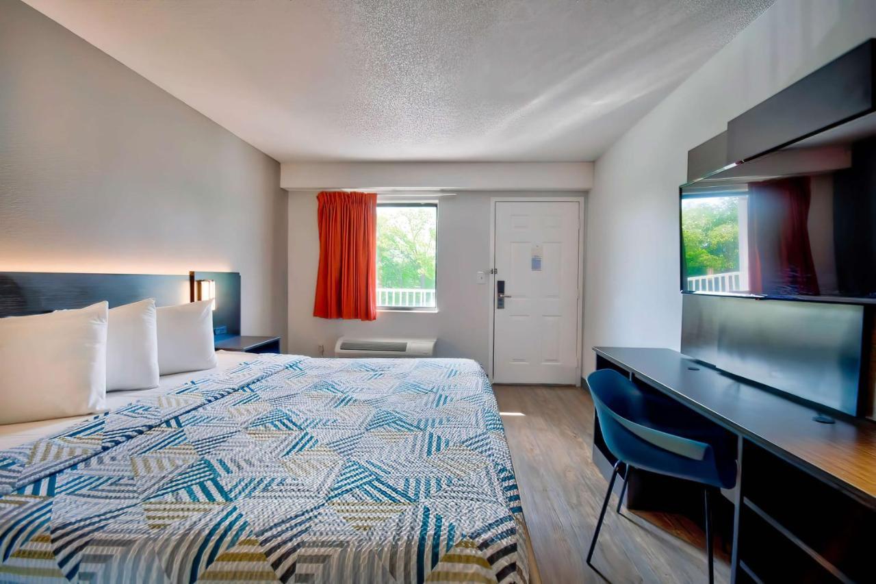 Motel 6-Warren, Mi - Detroit East Екстер'єр фото