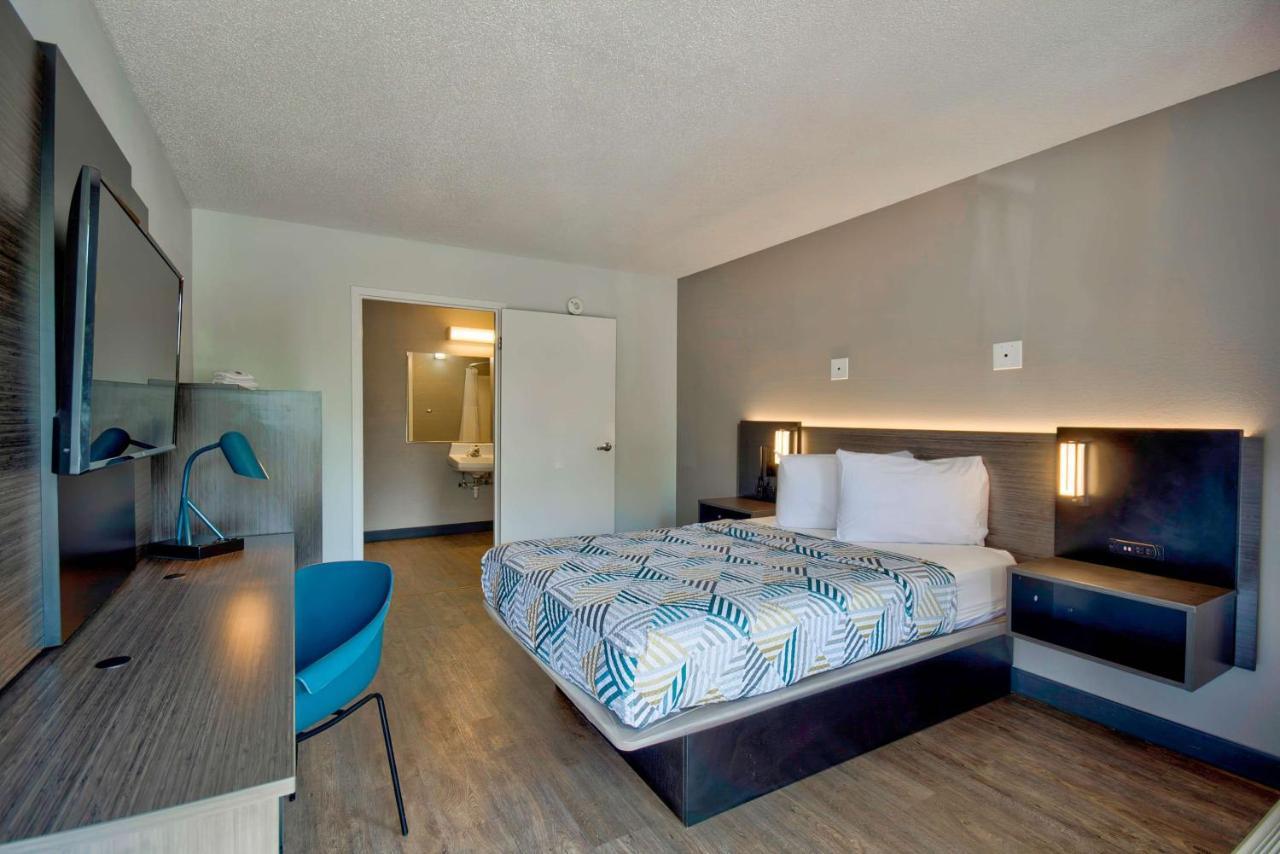 Motel 6-Warren, Mi - Detroit East Екстер'єр фото