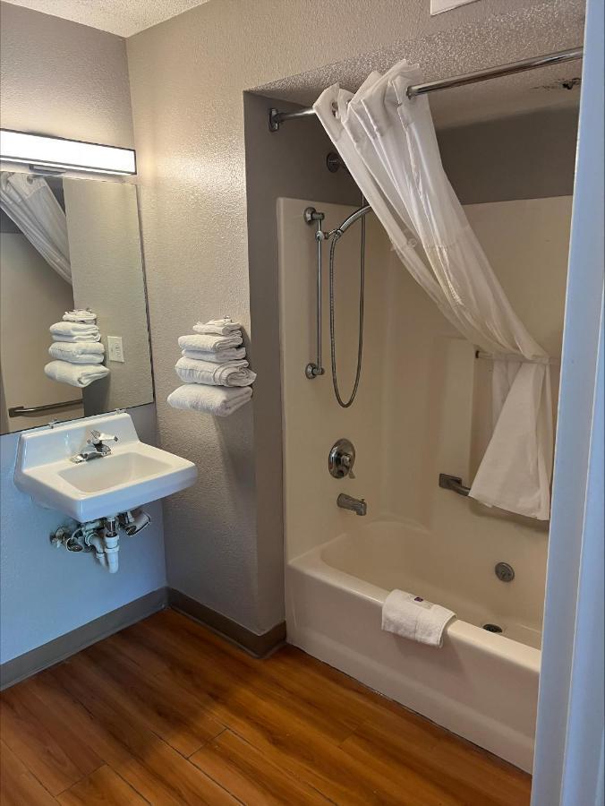Motel 6-Warren, Mi - Detroit East Екстер'єр фото